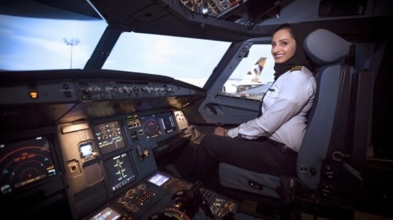 female-pilots-flying-high-around-the-world-airbus-a380-boeing-777