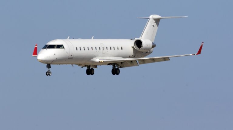 Mitsubishi crj 100