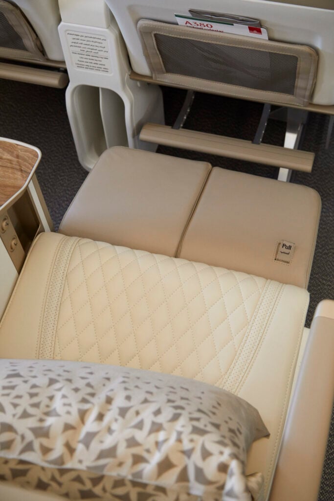Emirates_Airlines_Premium_Economy_a_seat_with_a_footrest